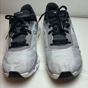 On Cloudflow 4 Women's Size 8  Lightweight Cushioned Running Shoes